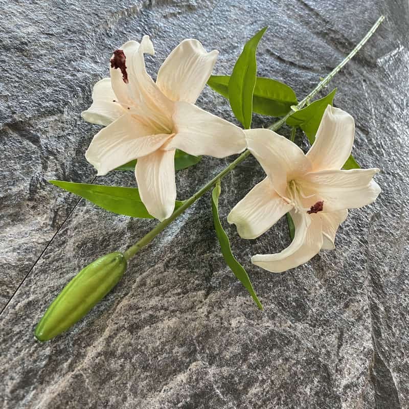 Artificial Lily Flowers for Bridal Handheld Bouquet 2 Artificial Lily Flowers for Bridal Handheld Bouquet 1