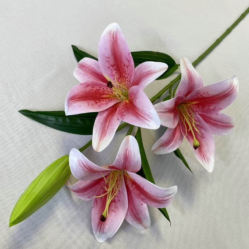 Silk Lily Flowers for Wedding Centerpiece Decoration 2 Silk Lily Flowers for Wedding Centerpiece Decoration 1