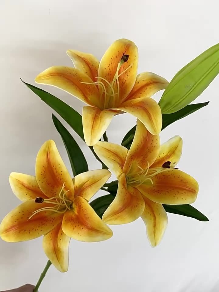 Silk Lily Flowers for Wedding Centerpiece Decoration 9 Silk Lily Flowers for Wedding Centerpiece Decoration 2
